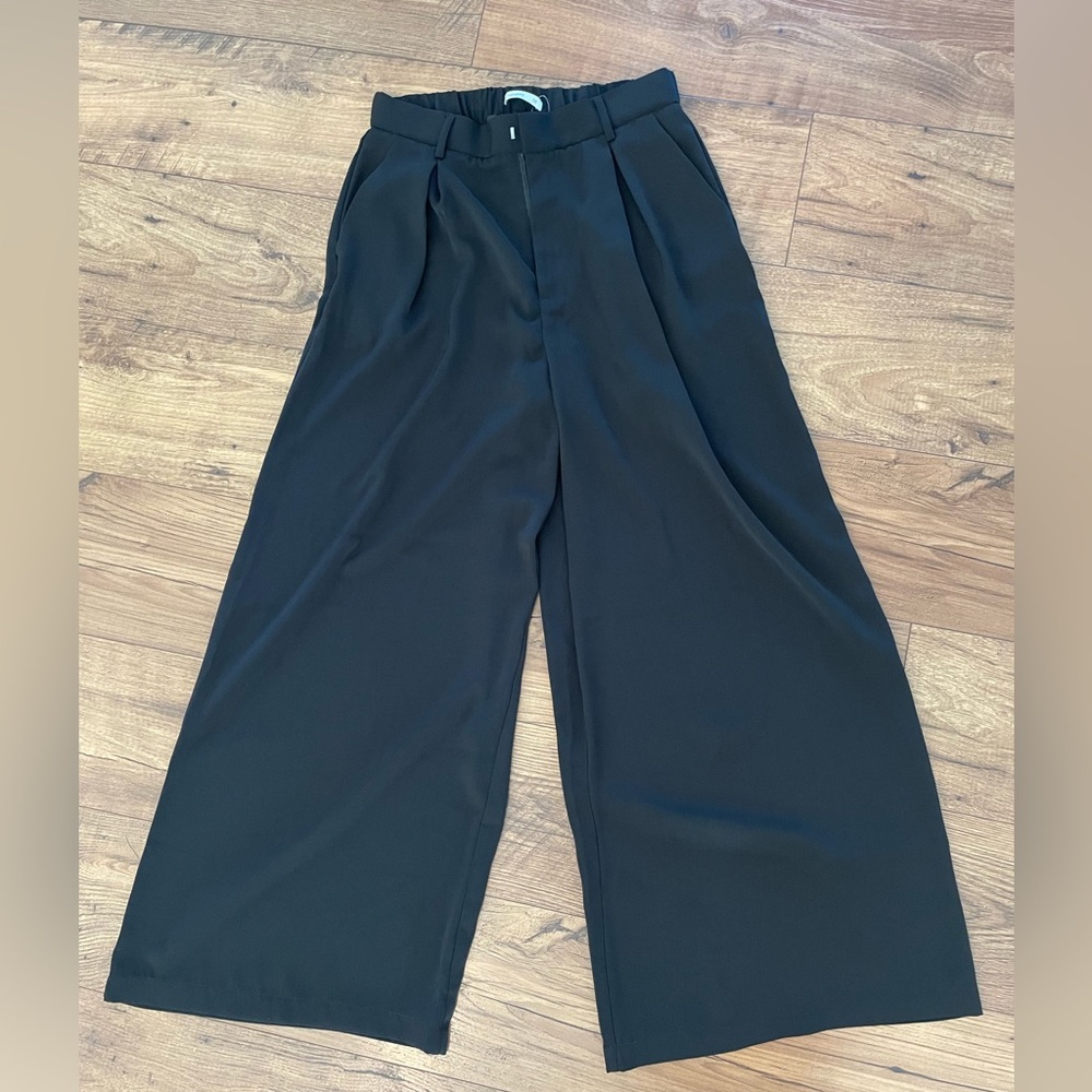 These wide leg trousers are so soft and have an elastic waist band.
